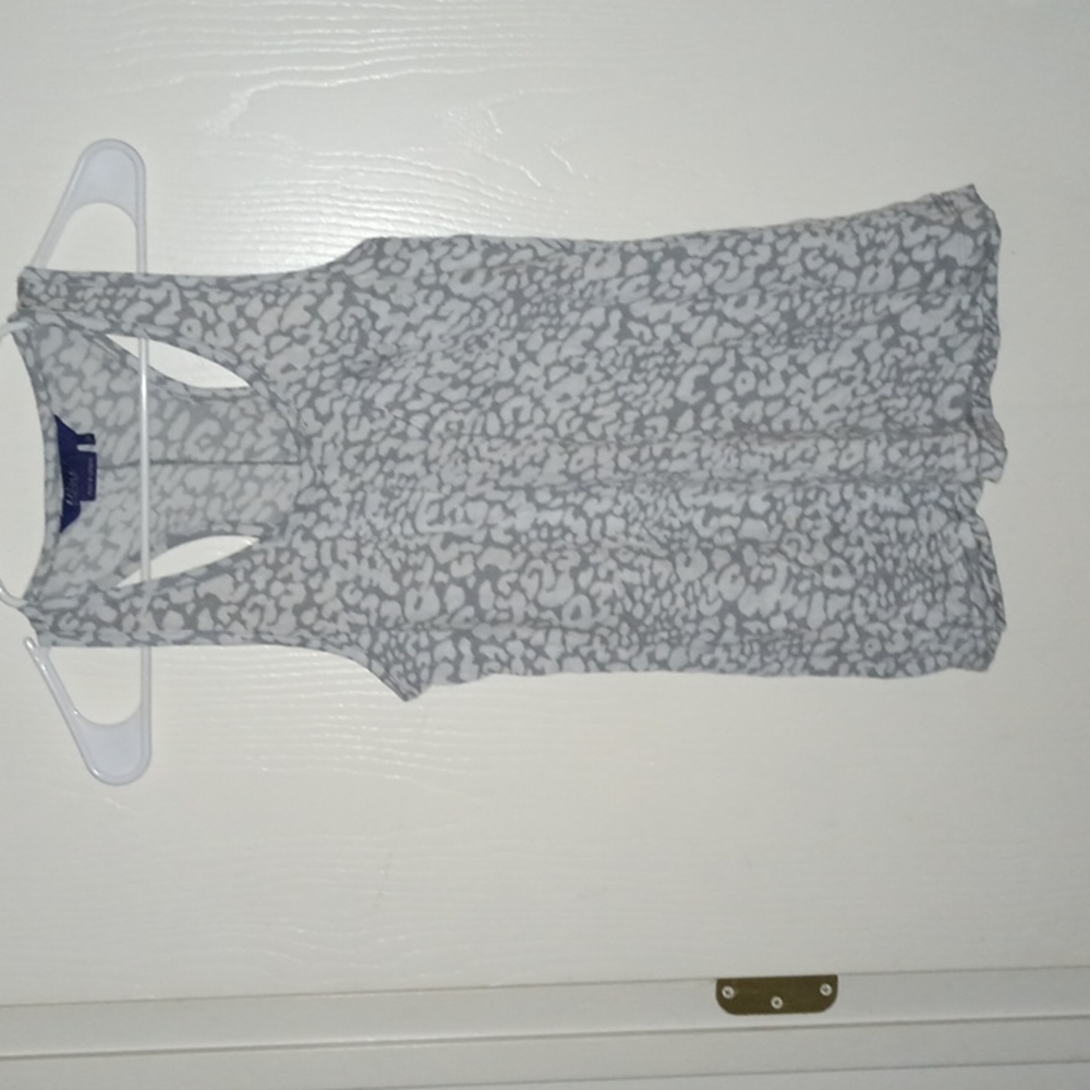 Gray and white cheetah print tank top